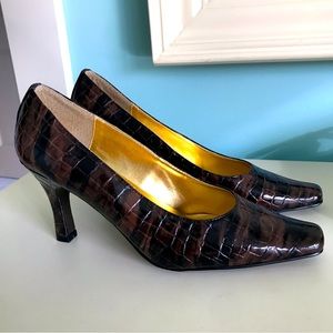 Amanda snakeskin pumps